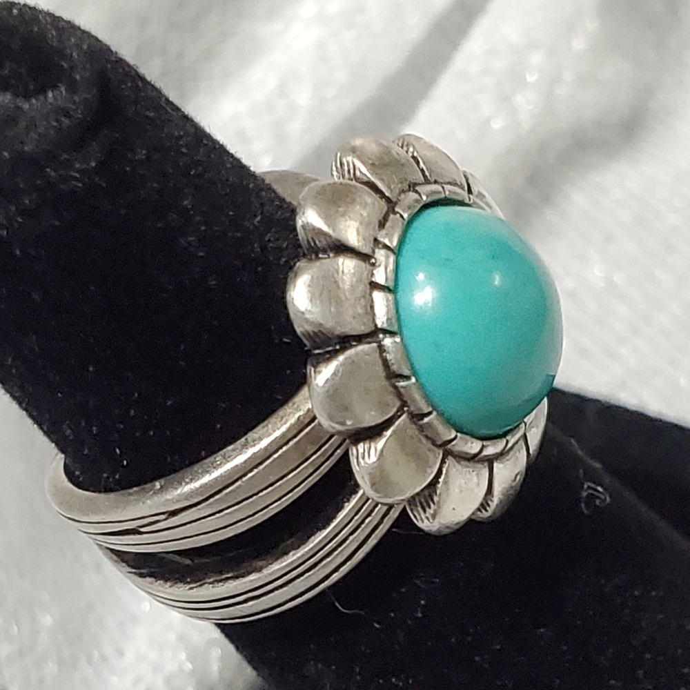 Ring - Picture 2 of 3
